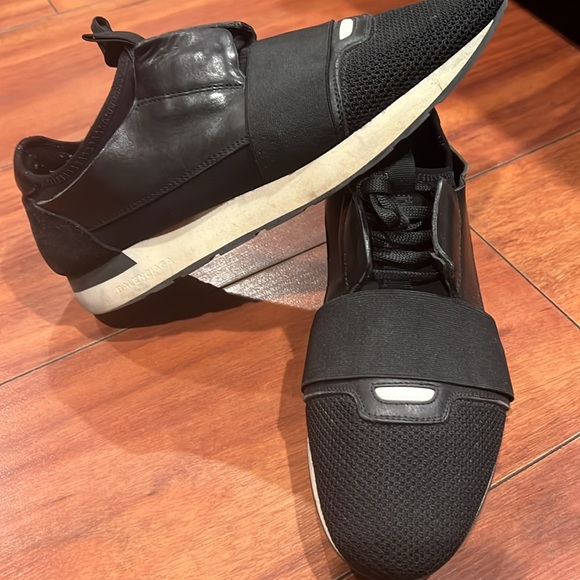 Balenciaga - Picture 3 of 7